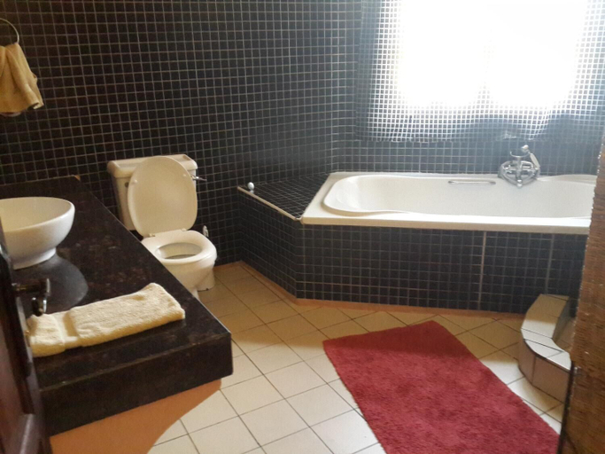 Bathroom, Shamba La Salama, Msambweni