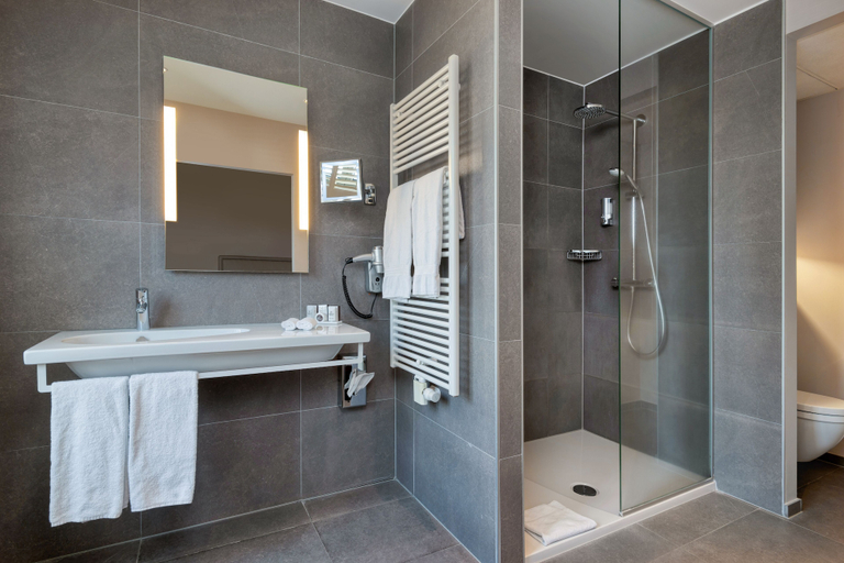 Bathroom 4, Martin's Klooster, Vlaams Brabant