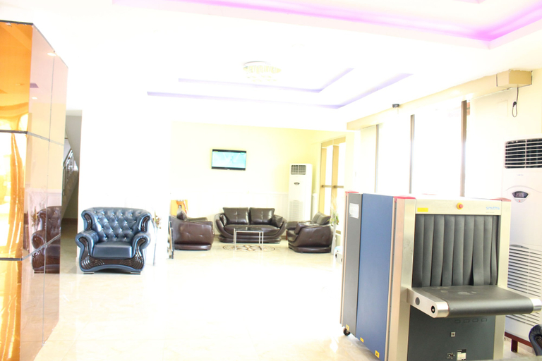 Others 5, Mbayaville Hotel, Wouri