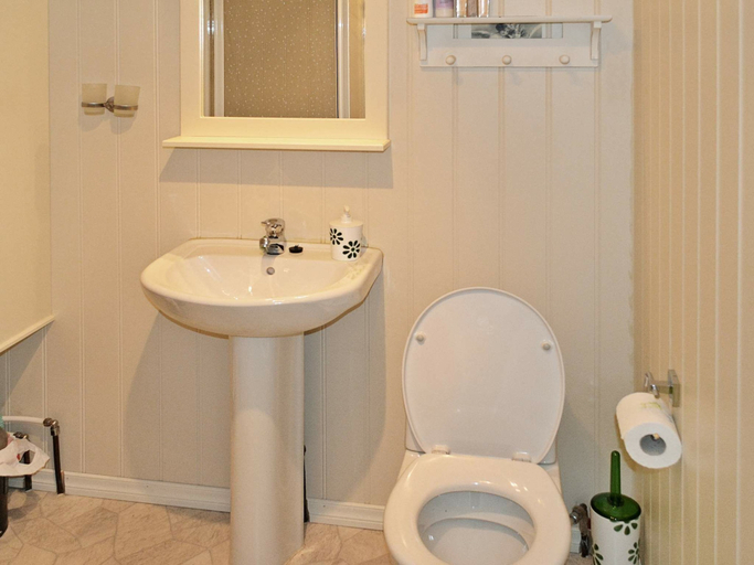 Bathroom, Holiday Home in Leknes, Vestvågøy