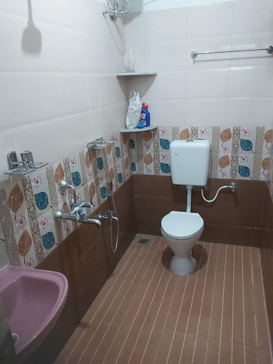 Bathroom 2, suloram illam three rooms each with 2,4,5 beds, Cuddalore