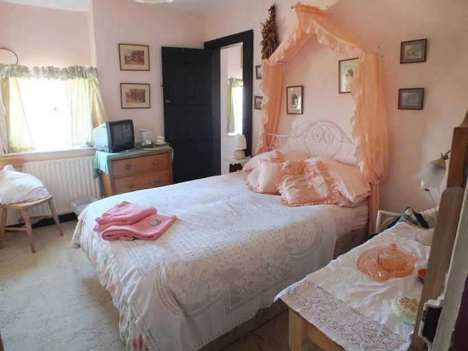 Bedroom 2, East Farm House B&B, Dorset