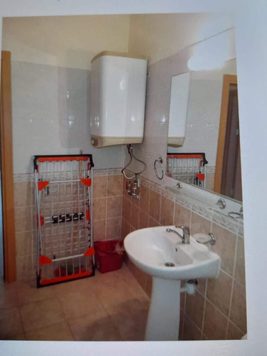 Bathroom 4, Beautiful 1-bed House