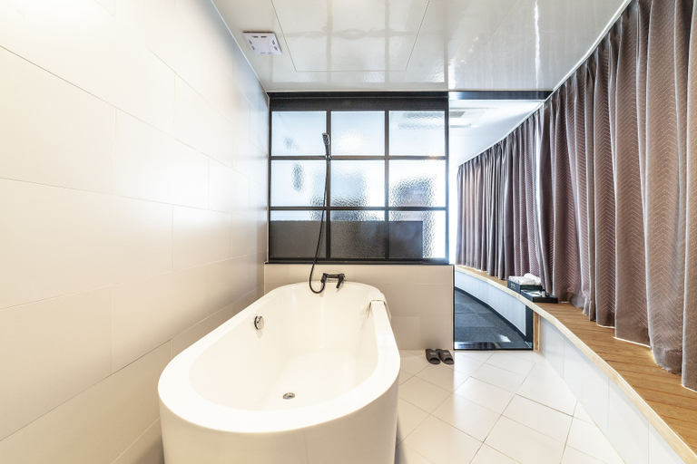 Bathroom 5, Gangneung Tourist Hotel, Gangneung