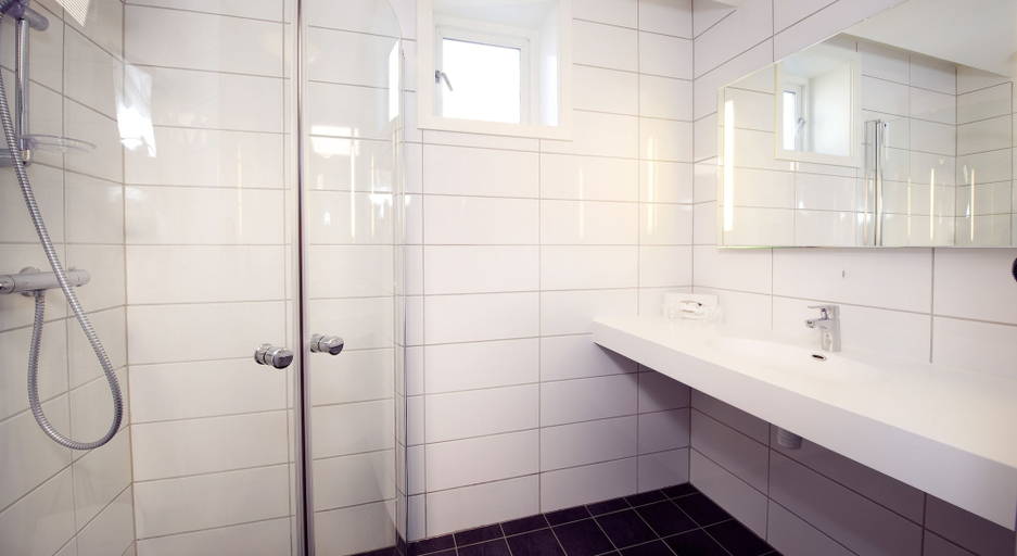 Bathroom 5, Home Hotel Atlantic, Sandefjord