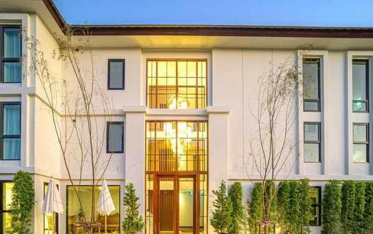 Exterior & Views