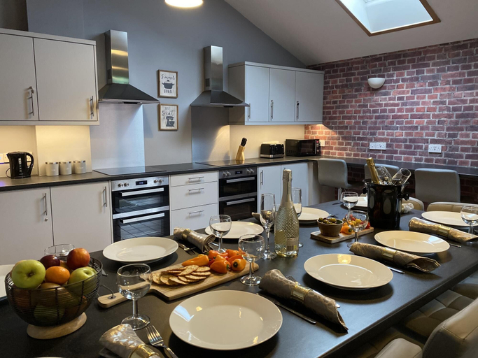 Others 5, The North Wales Gathering - 9 Bedroom - EV Charging, Flintshire