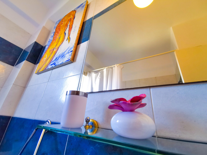 Bathroom 3, Sun Kissed Apartment, Larnaca