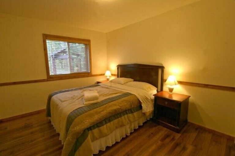 Bedroom 2, Mt Baker Lodging Cabin 3 Sleeps 26, Whatcom