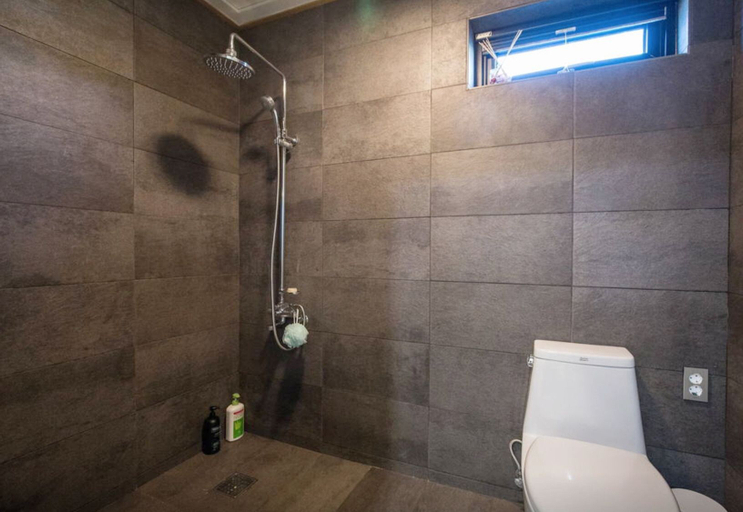 Bathroom 3, Naezip in Jeju, Seogwipo