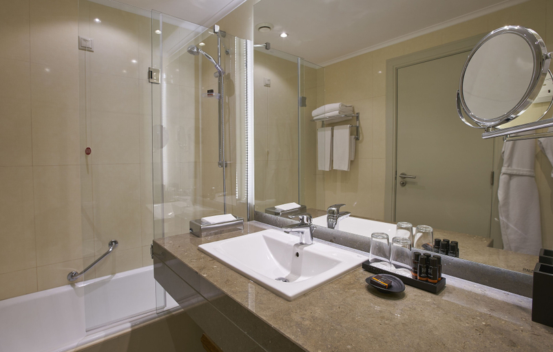 Bathroom 5, Suite Hotel Eden Mar, by PortoBay, Funchal