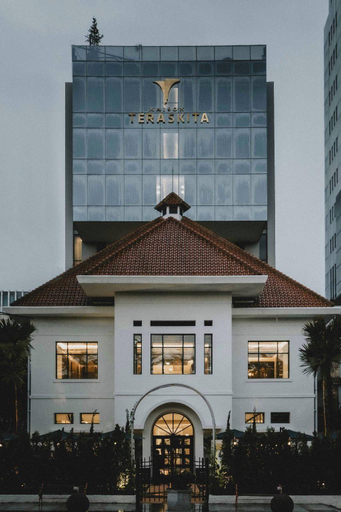 Exterior & Views 23