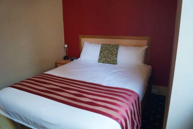 Bedroom 2, Hotel Coronation, Sydney