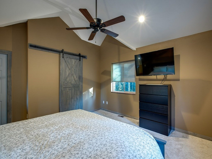 Bedroom 2, 02GS - WiFi - D/W - W/D - Sleeps 8, Whatcom