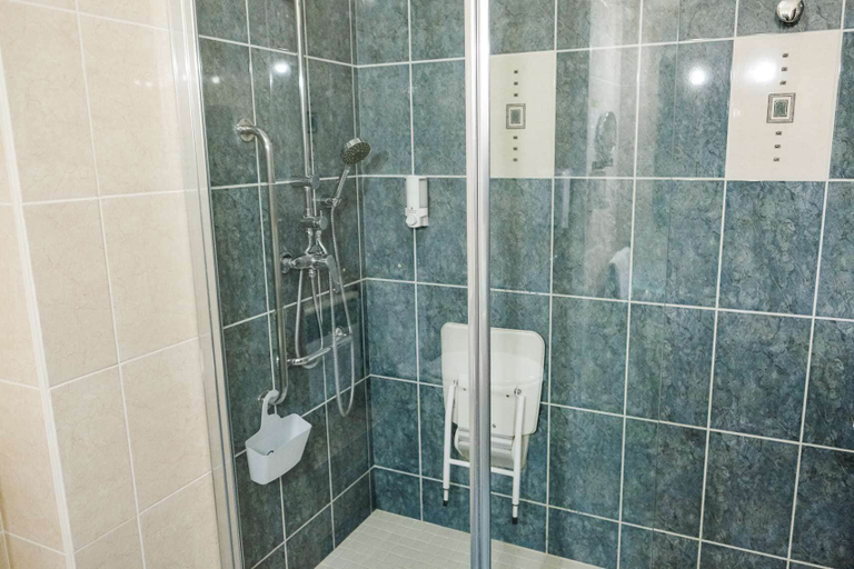 Bathroom 4, Hôtel Notre Dame, Gironde