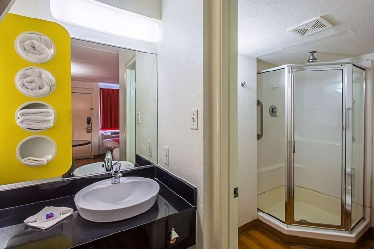 Bathroom, Ocean Inn South Padre Island, Cameron