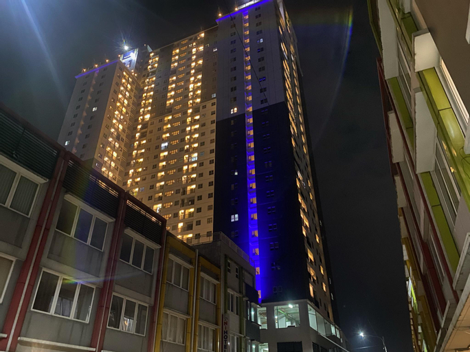 Exterior & Views 1, IR Residential Suite w/ Netflix , Disney & Wi-Fi !, Bandung