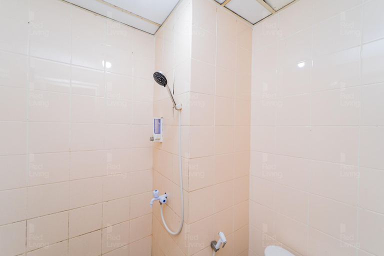 Bathroom 4, Apartemen City Park Rendy Room Tower H18, Jakarta Barat