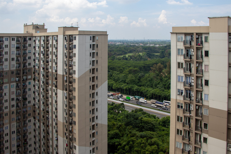 Exterior & Views 3, Comfort 2BR at 28th Floor Podomoro Golf View Apartment By Travelio, Bogor