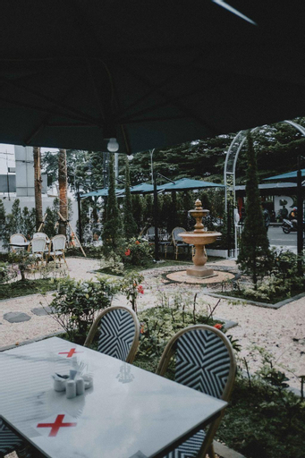 Food & Drinks