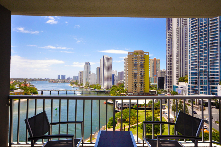 Exterior & Views 12
