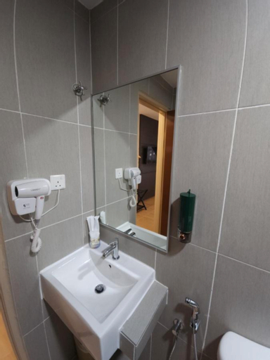 Bathroom 15