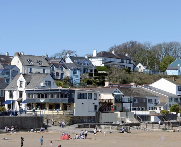 Exterior & Views, Sea Urchins Apartment - Sea Front Apartment With Views Pet Friendly, Pembrokeshire