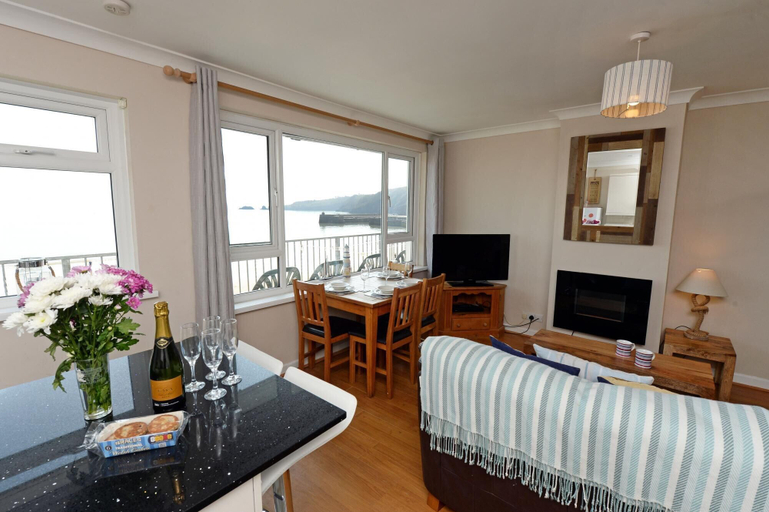 Bedroom 3, Sea Urchins Apartment - Sea Front Apartment With Views Pet Friendly, Pembrokeshire