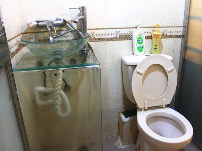 Bathroom 5, Yue Ka Hotel China HK, Kowloon