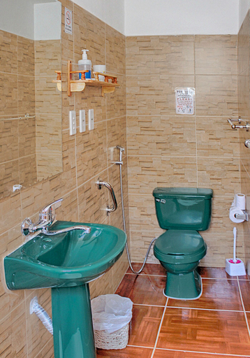 Bathroom 2, Refugio 52, Centro Habana
