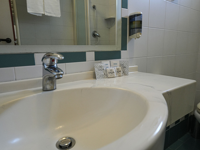 Bathroom 3, Hotel Dasamo - Dada Hotels, Rimini