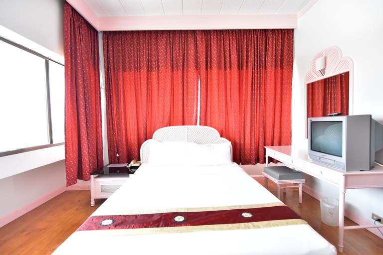 Bedroom 12