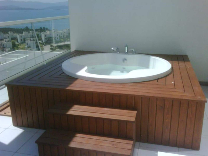 Bathroom 4, 2 Bed Penthouse Apartment With Stunning Sea View, Milas