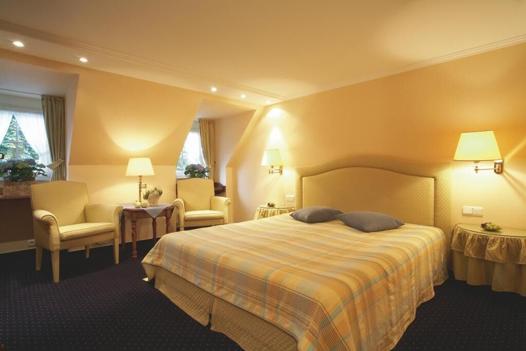Bedroom 4, Romantik Berghotel Astenkrone, Hochsauerlandkreis