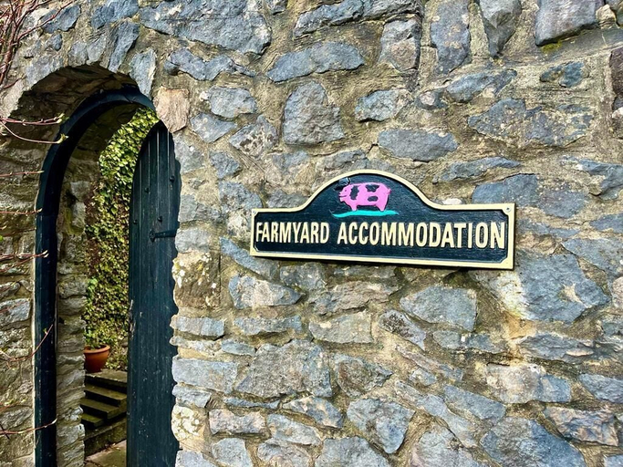 Exterior & Views 2, Farmyard Inn Youlgreave, Derbyshire