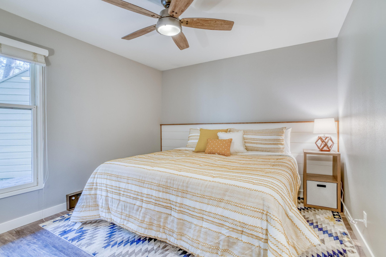 Bedroom 1, Ski House 154 - Meredith Lodging, Deschutes
