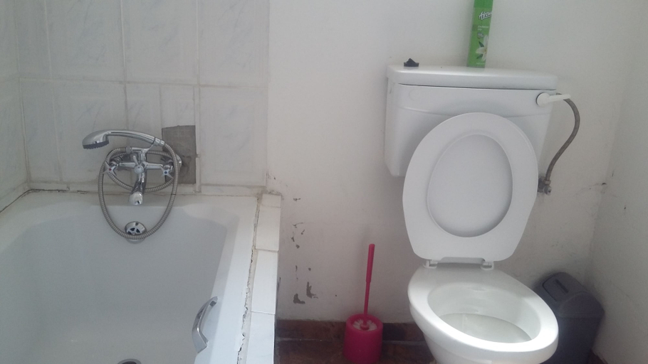 Bathroom 3, Ramorwa Guest Lodge, Ngamiland West