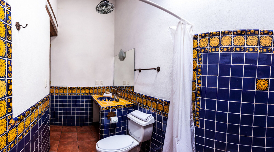 Bathroom 3, Posada Yolihuani, Pátzcuaro