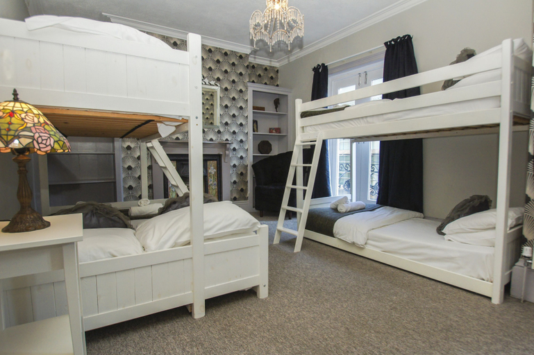 Bedroom 4, Chocolate Box Central by Brighton Holiday Lets, Brighton and Hove