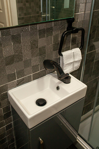 Bathroom 4, Impeccable 1-bed Apartment in Birmingham, Birmingham