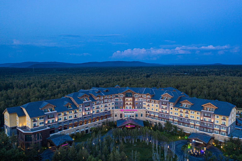 Exterior & Views