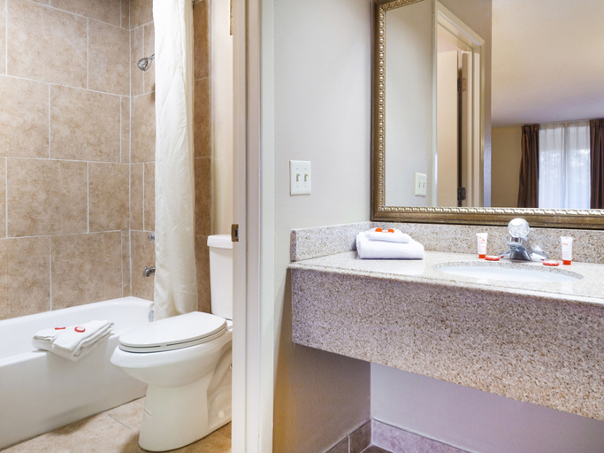 Bathroom 5, Hotel Brewton, Escambia