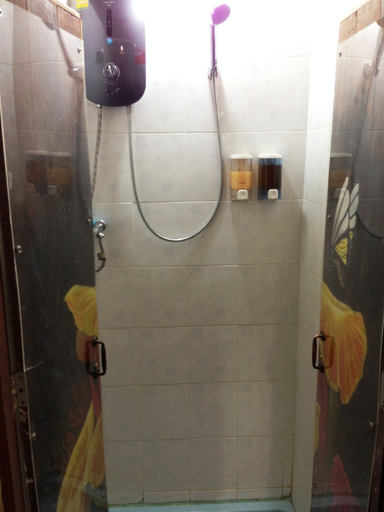 Bathroom 2, Baan Bovorn Khaosan, Phra Nakhon