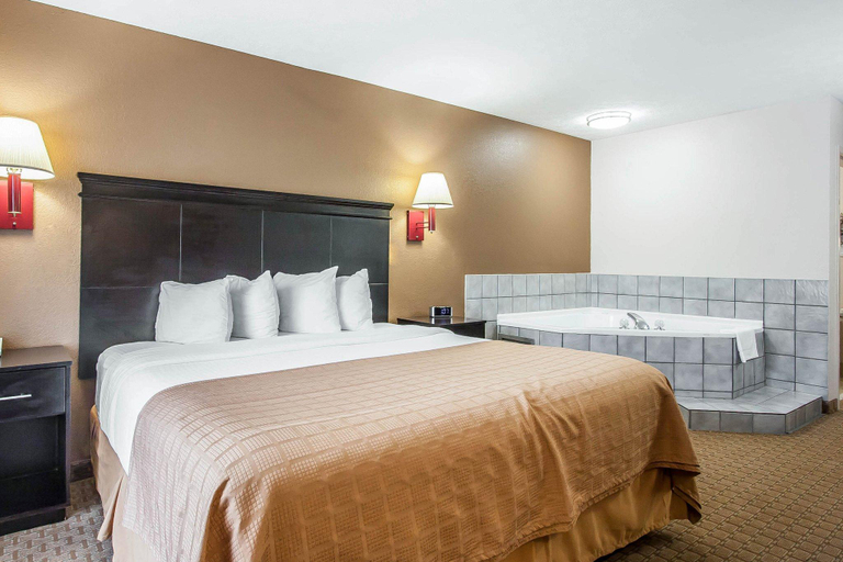 Bedroom, Quality Inn Savannah South, Hardin