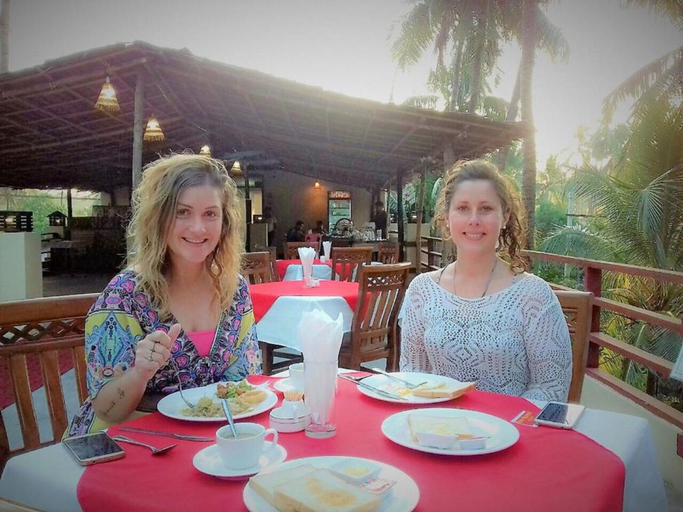 Food & Drinks