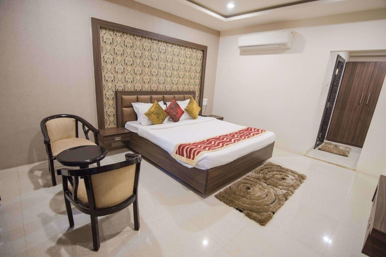 Others 2, Hotel Spark, Satna