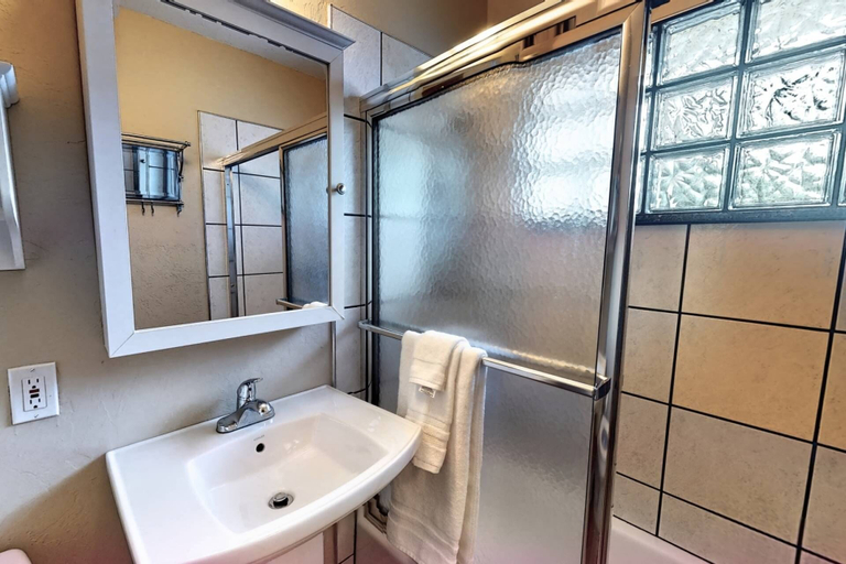 Bathroom 4, Peacock Bungalow - Left, Sarasota