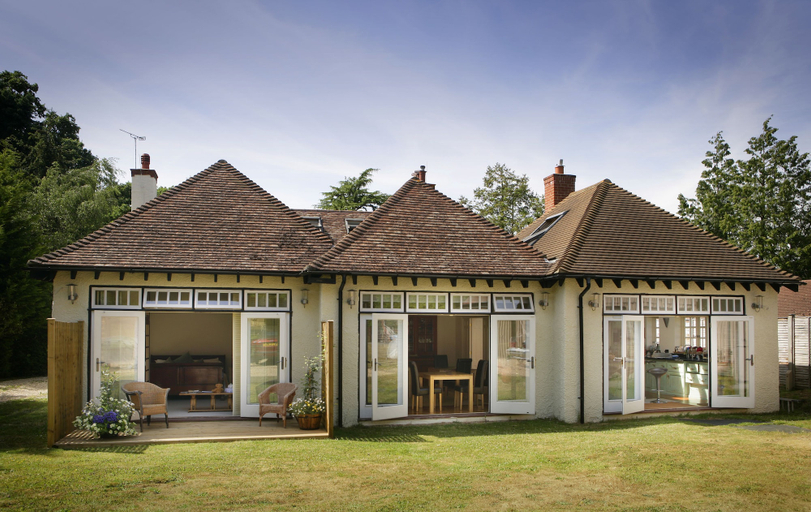 Exterior & Views 2, Daisybank Cottage, Hampshire
