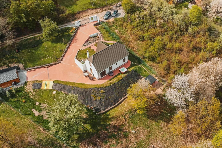 Property grounds 4, Captivating 3-bedrooms Cottage in the Hills, Levice