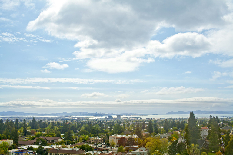 Exterior & Views 6
